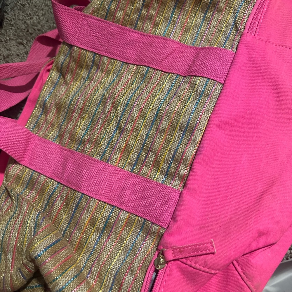 Beach bag with cooler spot on the bottom